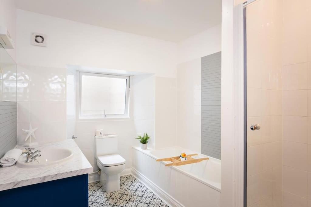 Blue Skies Apartment - Harbour Views トーキー エクステリア 写真